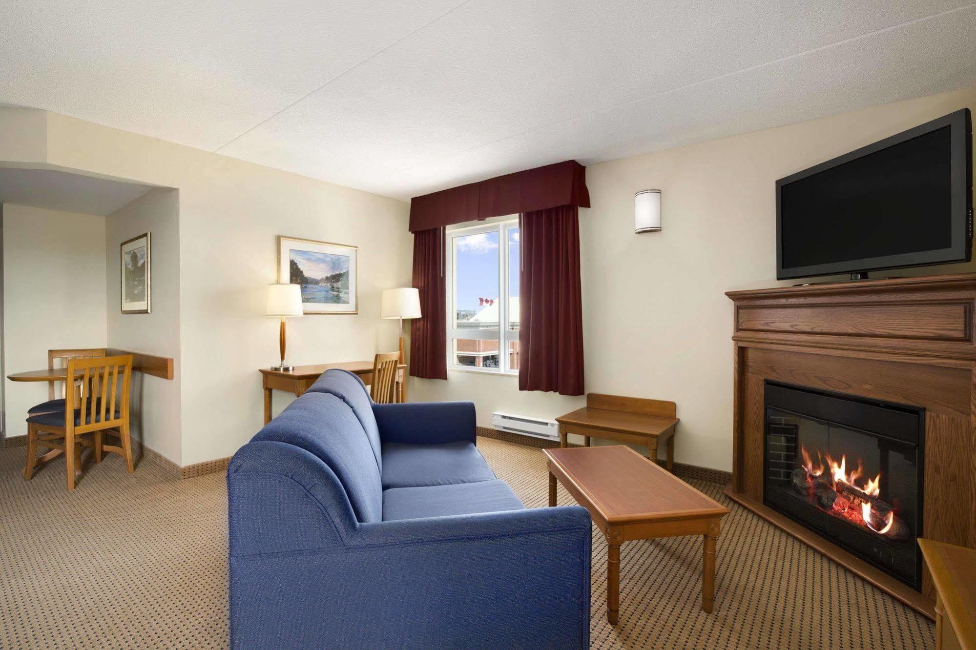 Days Inn & Suites By Wyndham Collingwood Esterno foto